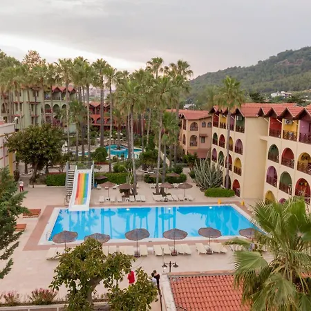 Club Tropical Szálloda 4*
