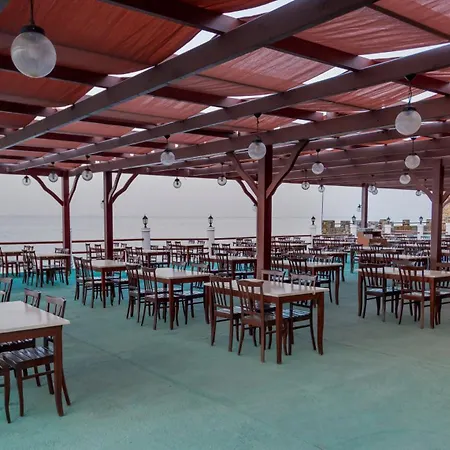 Club Tropical Szálloda 4*